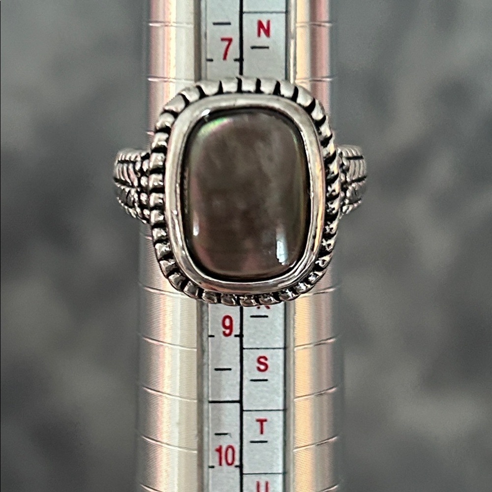 Women's Silver Tone Ring with Shell Size 8 - Picture 2 of 7